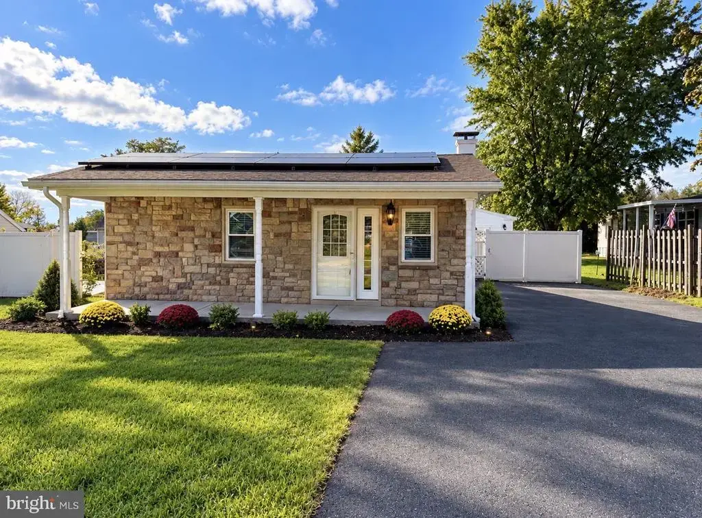 6215 Blue Bird Ave, HARRISBURG