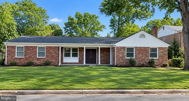 12532 Surrey Circle Dr, Fort Washington