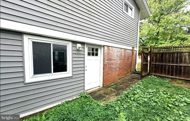 13807 Eastland St #apt A, Rockville