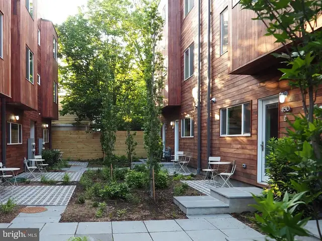 448 Ridge St Nw, Washington
