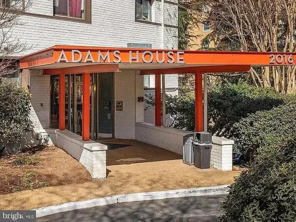 2016 N Adams St #706, ARLINGTON