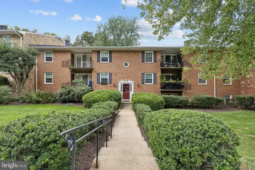 3846 Lyndhurst Dr #102, FAIRFAX