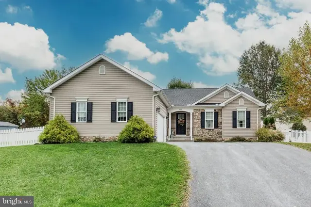 295 Maring Dr, Westminster