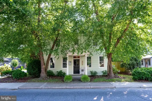 404 Union St, Milton