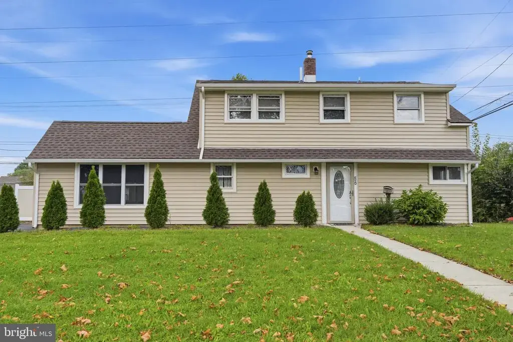 56 N Northpark Dr, LEVITTOWN