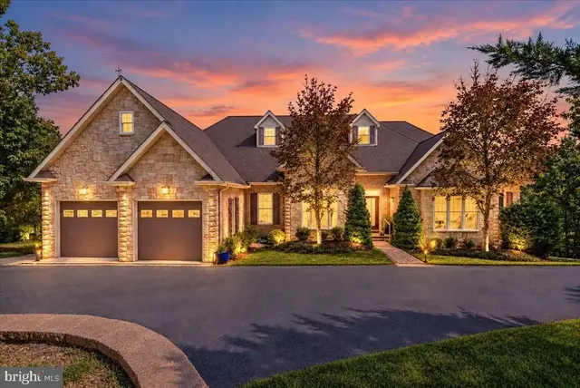 927 Moccasin Path, Cumberland