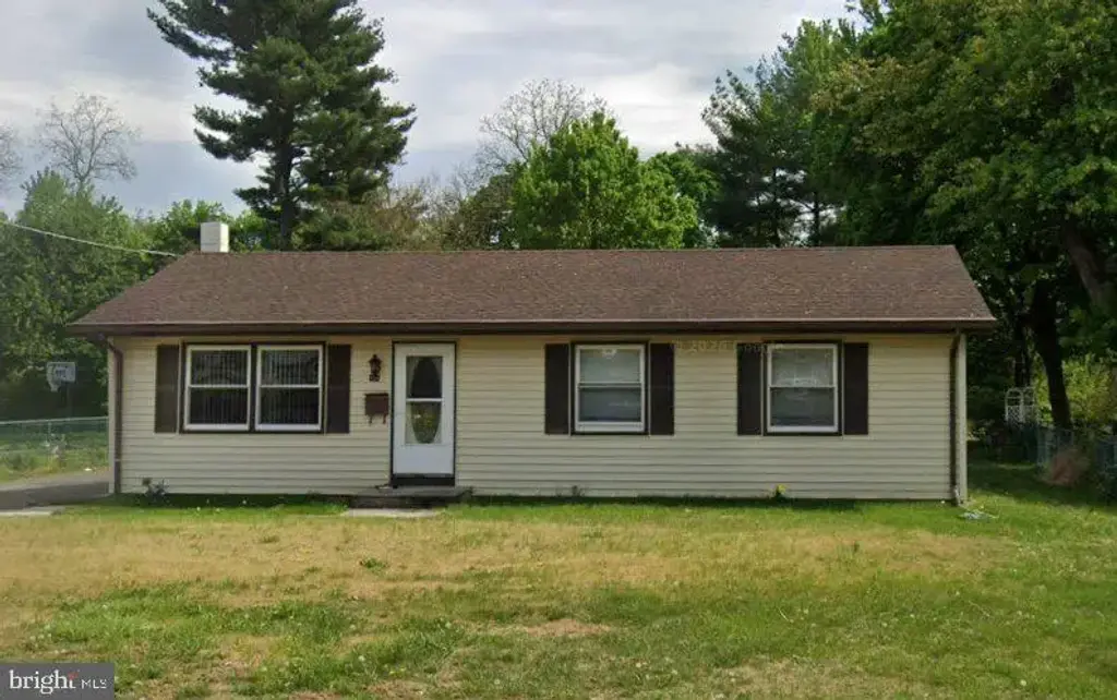 164 W Chestnut St, CLAYTON