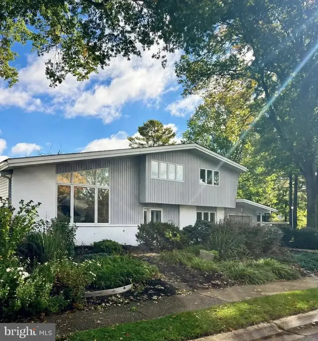 411 Radcliffe Dr, NEWARK