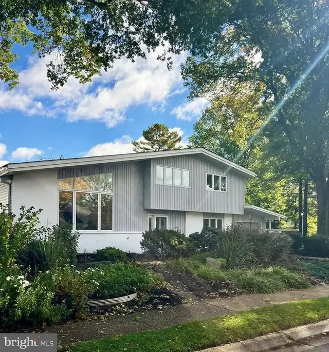411 Radcliffe Dr, Newark