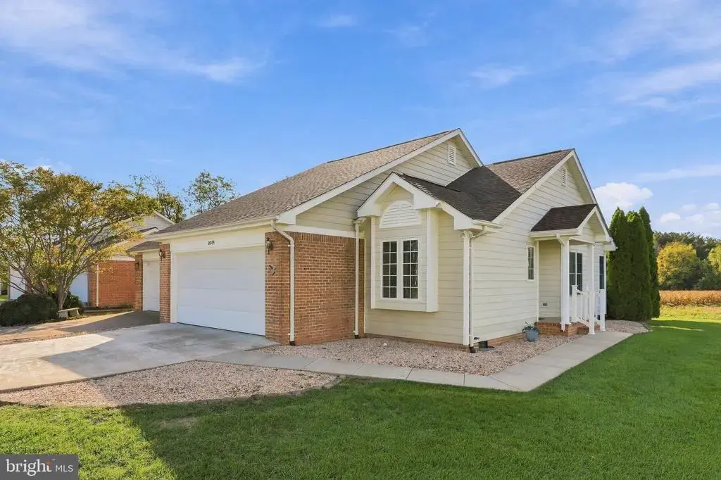 203 Southridge Ct #b, WOODSTOCK