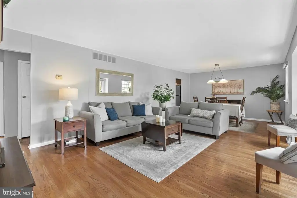 608 Hamilton Dr, CINNAMINSON