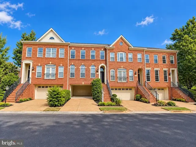 2833 Grace Forest Pl, Vienna