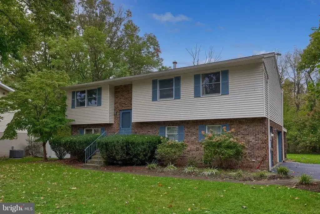 1376 Woodcrest Dr, READING