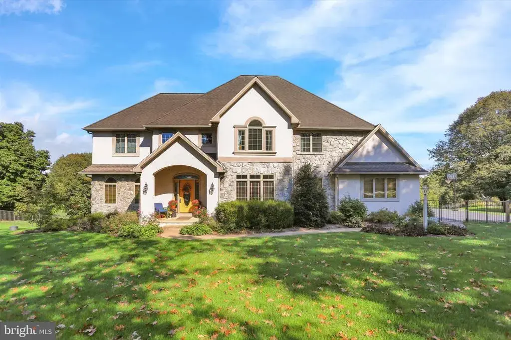 19 Deerfield Rd, LANCASTER