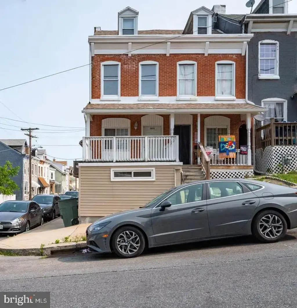 1233 Green St, READING