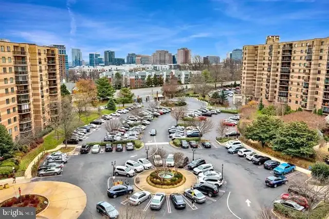 8360 Greensboro Dr #706, Mclean