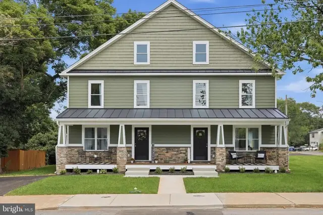 242 Blue Ridge Ave, Front Royal