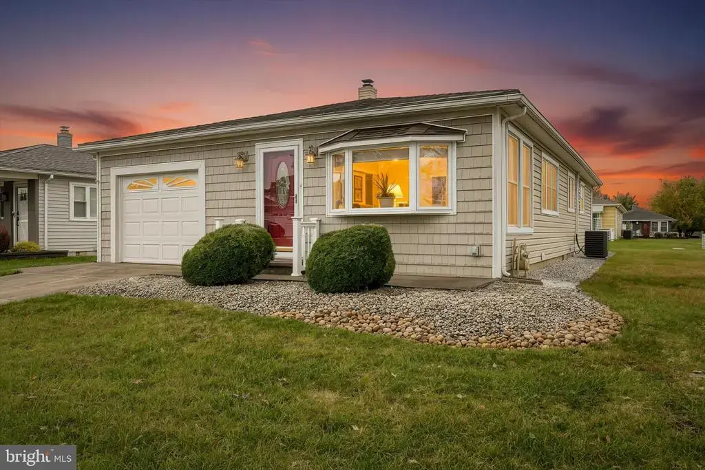 20 Corinth Pl, TOMS RIVER