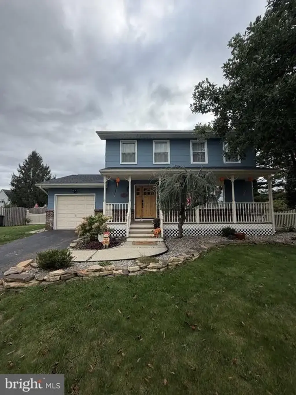 2481 Sylvan Ave, HAMILTON