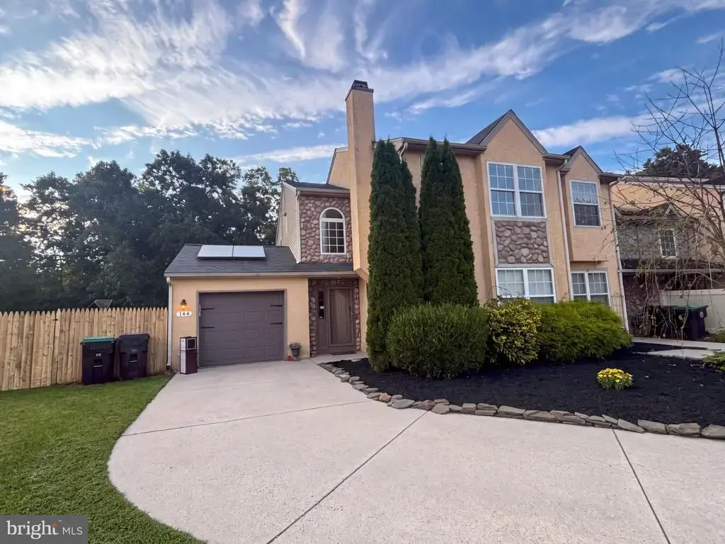 144 Lakeside Dr, ATCO