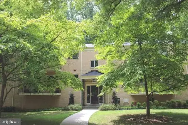 10625 Montrose Ave #102, Bethesda