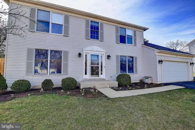 894 Broad Oaks Dr, Herndon