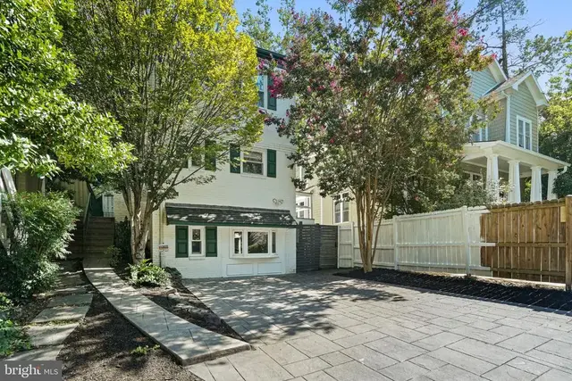 2749 Arizona Ave Nw, Washington
