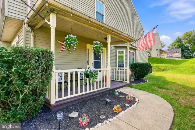 24 Pebble Ct, Southampton