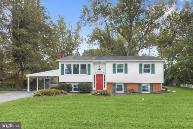 6015 Fairfield Ln, Sykesville