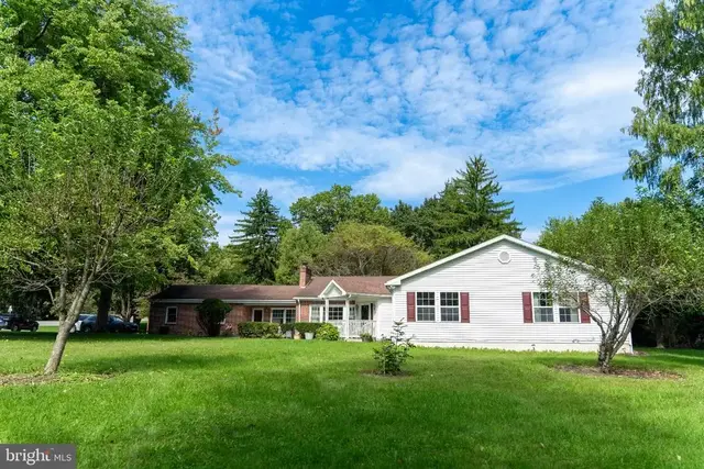 1601 Colonial Rd, Harrisburg