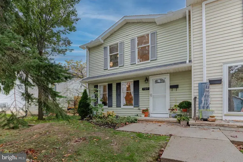 737 Galen Dr, STATE COLLEGE