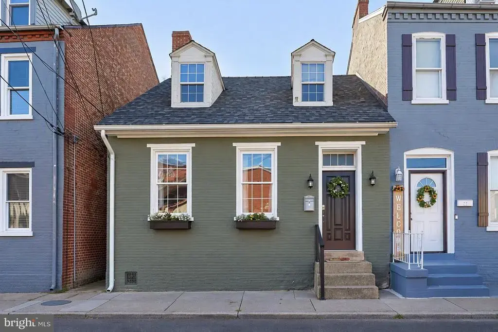 19 Howard Ave, LANCASTER