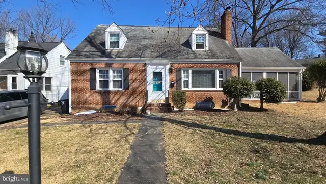 985 N Powhatan St, Arlington