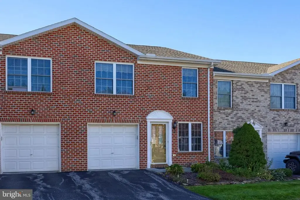 3564 Mark Dr, YORK