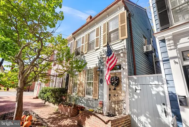 425 Queen St, Alexandria