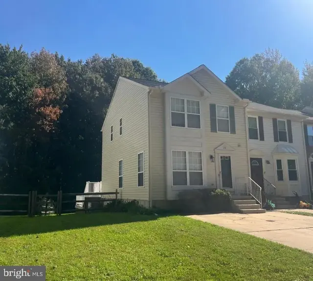 24 Dovetree Dr, Newark