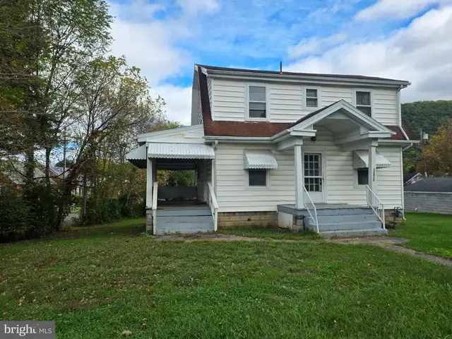 12512 Bowling St, Cumberland