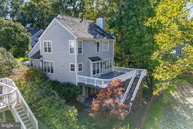 1264 Lamplighter Way, Reston