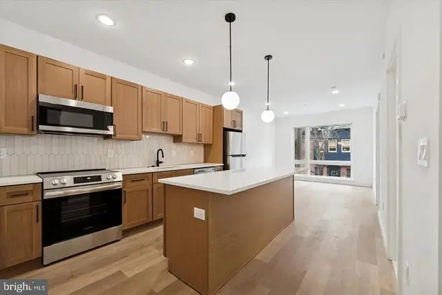 754 S 4th St #305, Philadelphia
