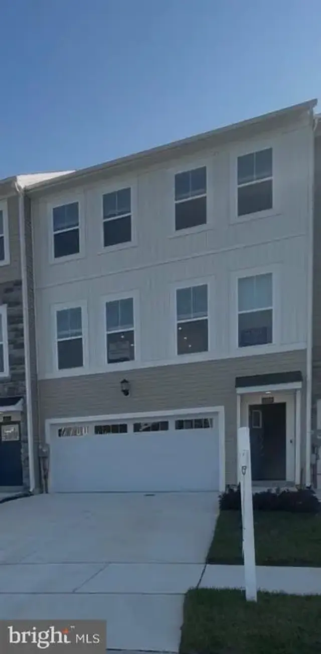 2209 Winterberry Ln, Cambridge
