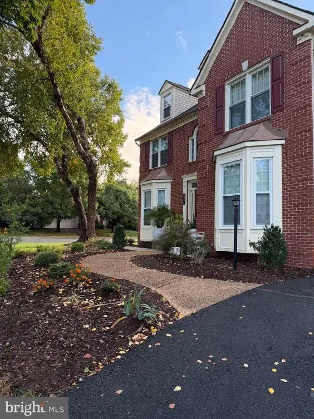 20820 Grainery Ct #walkout Basement, Ashburn