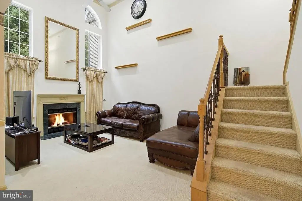 10 Burr Ct, PLAINSBORO