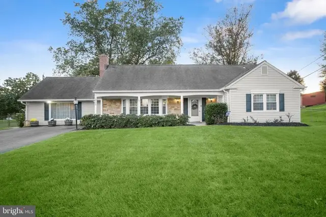 12703 Blossom Ln, Bowie
