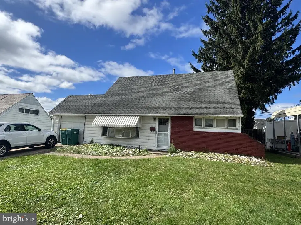 115 Vermont Ln, LEVITTOWN