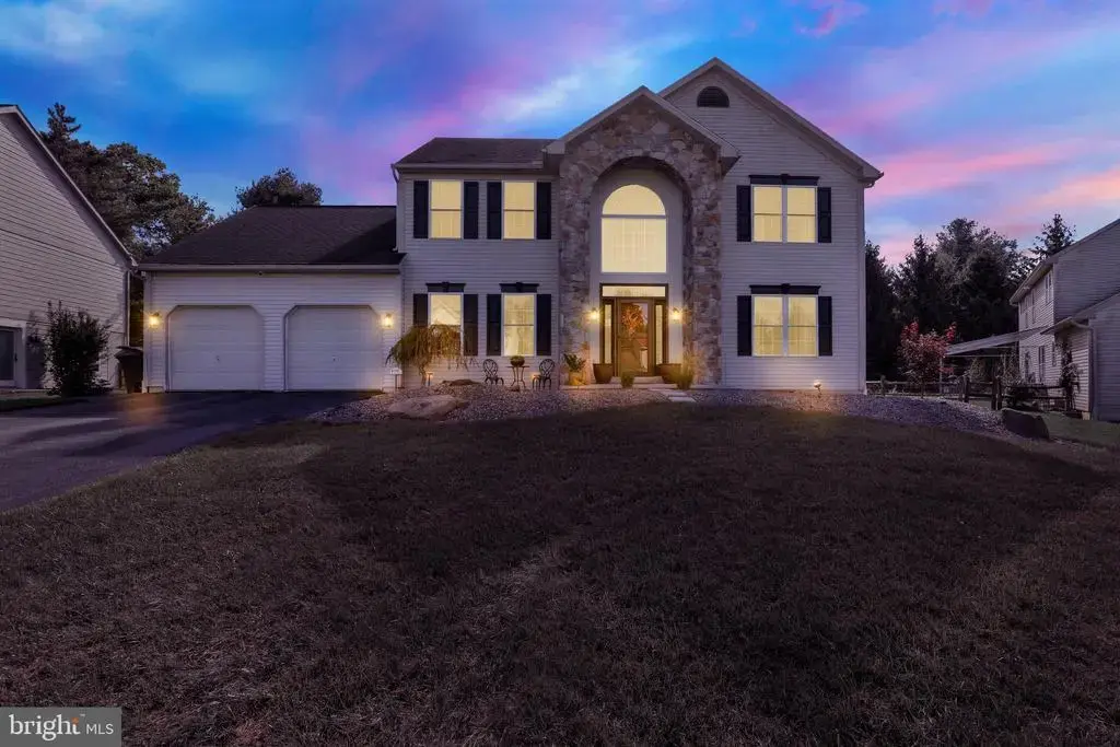 15 Brassie Cir, READING