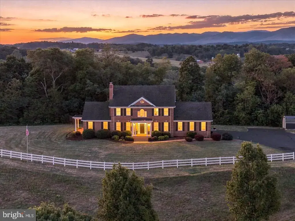 319 Parkins Ln, VERONA