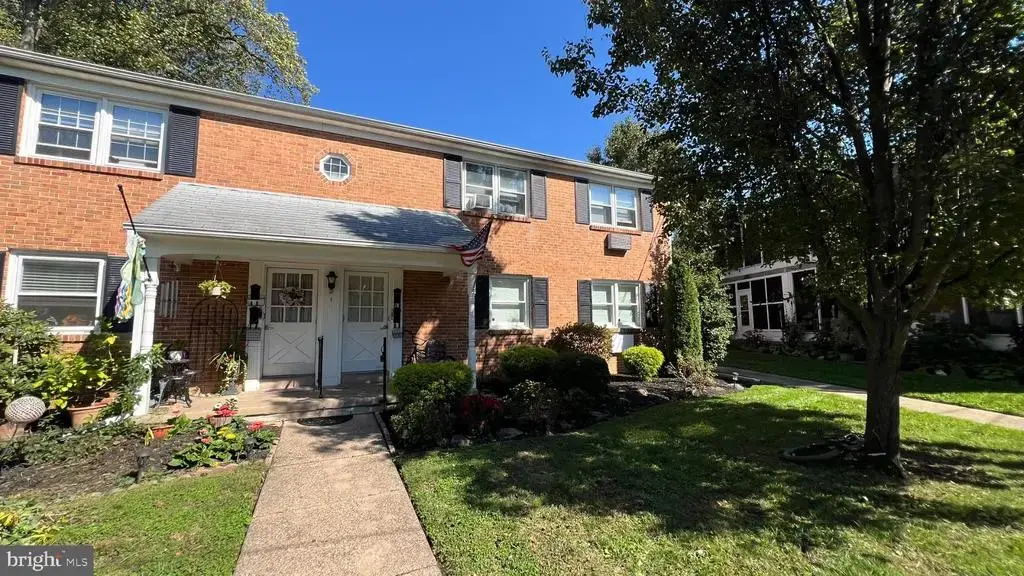 1 Beverly Ln #a, STRATFORD