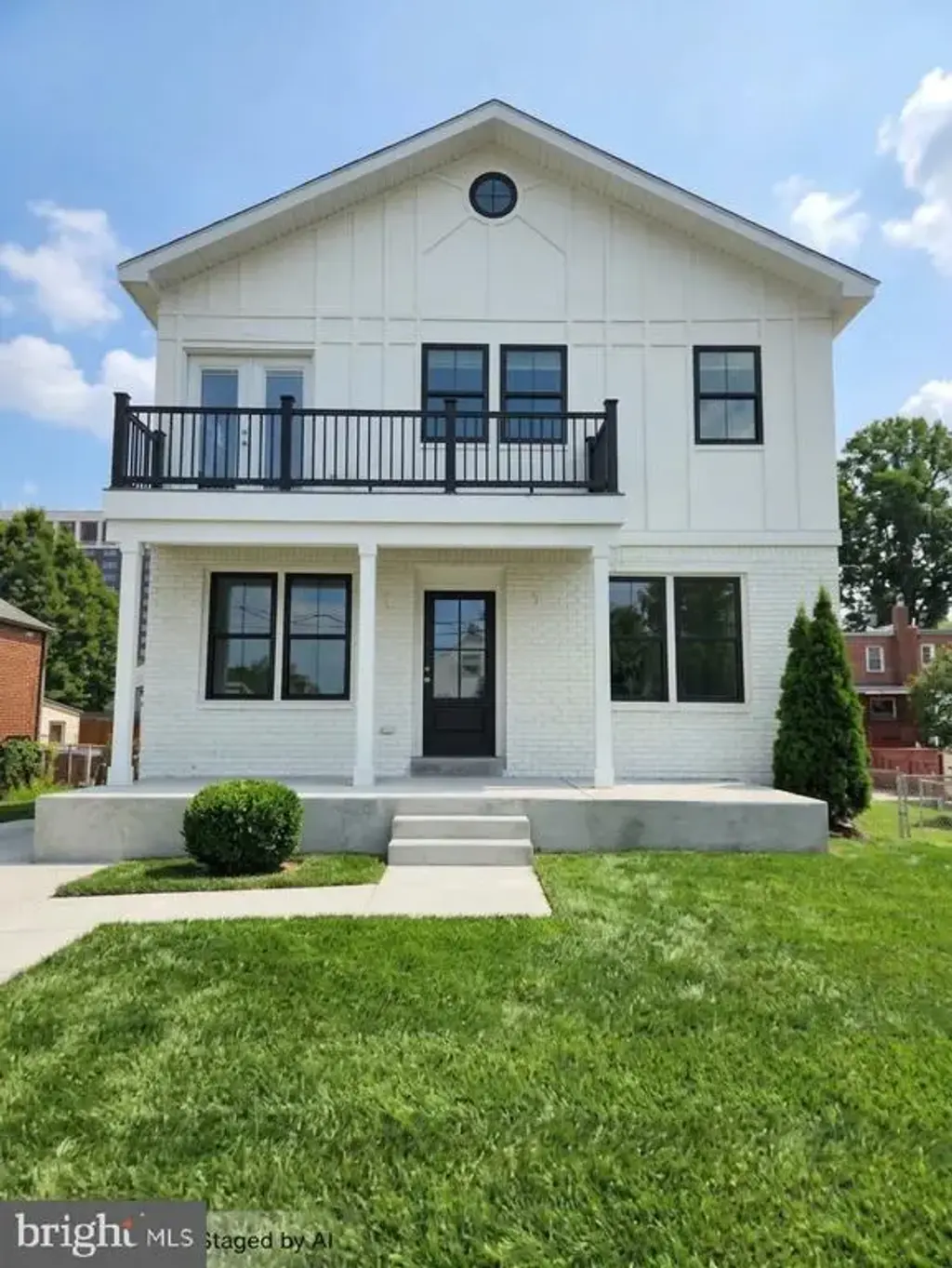 818 S Oak St, ARLINGTON