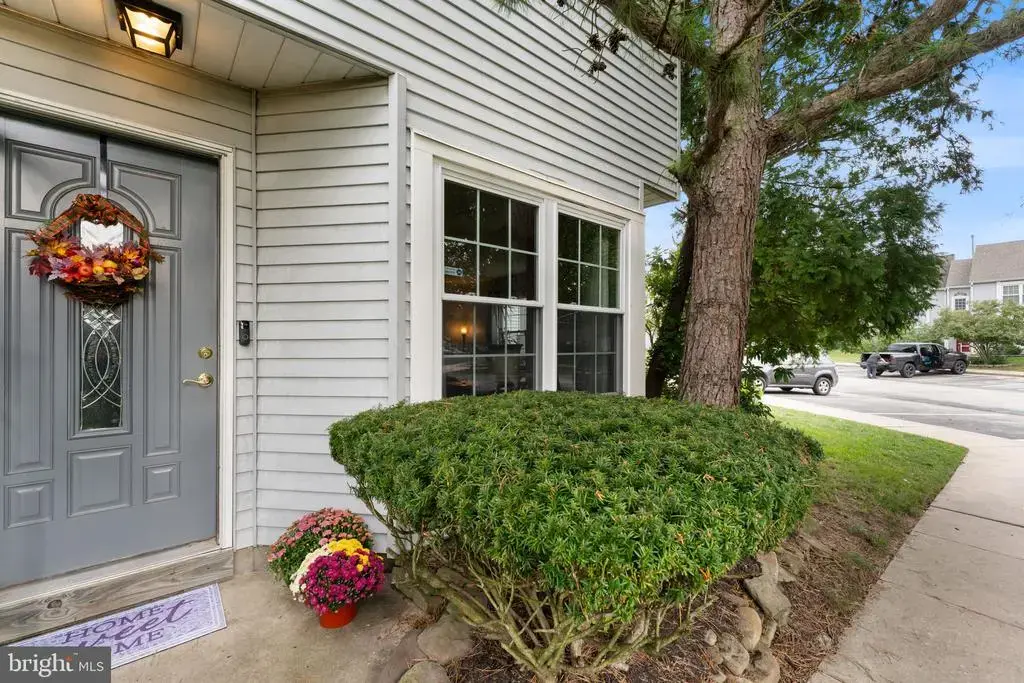 447 Whitman Ln, WILLIAMSTOWN