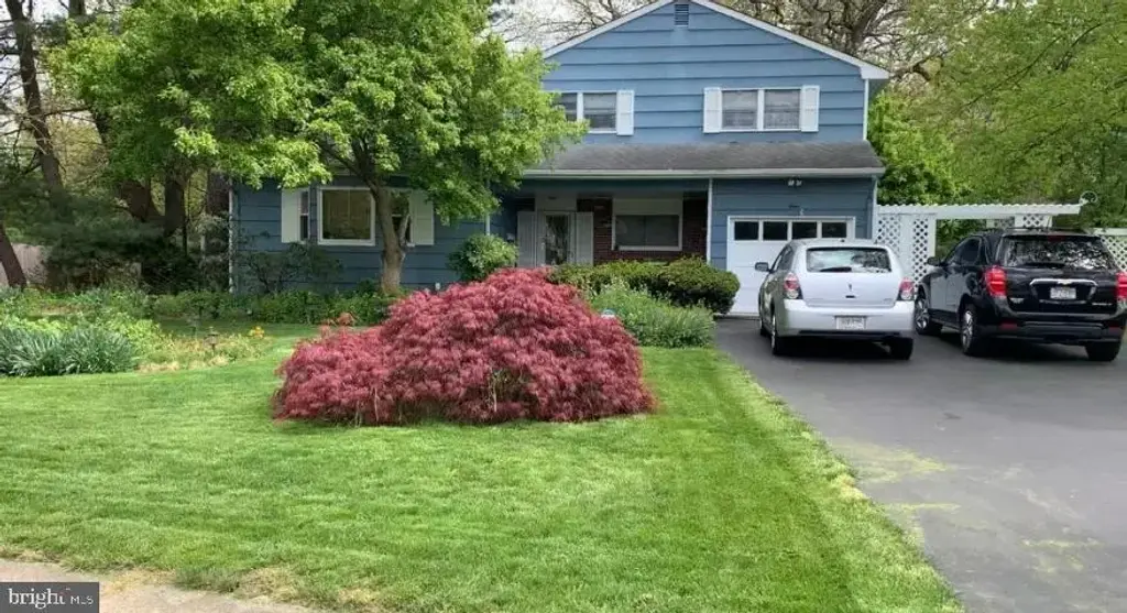 4 Denise Ct, SOMERSET